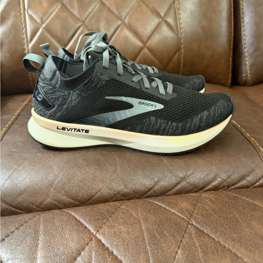 Brooks Women’s Levitate StealthFit 5 Running Shoes